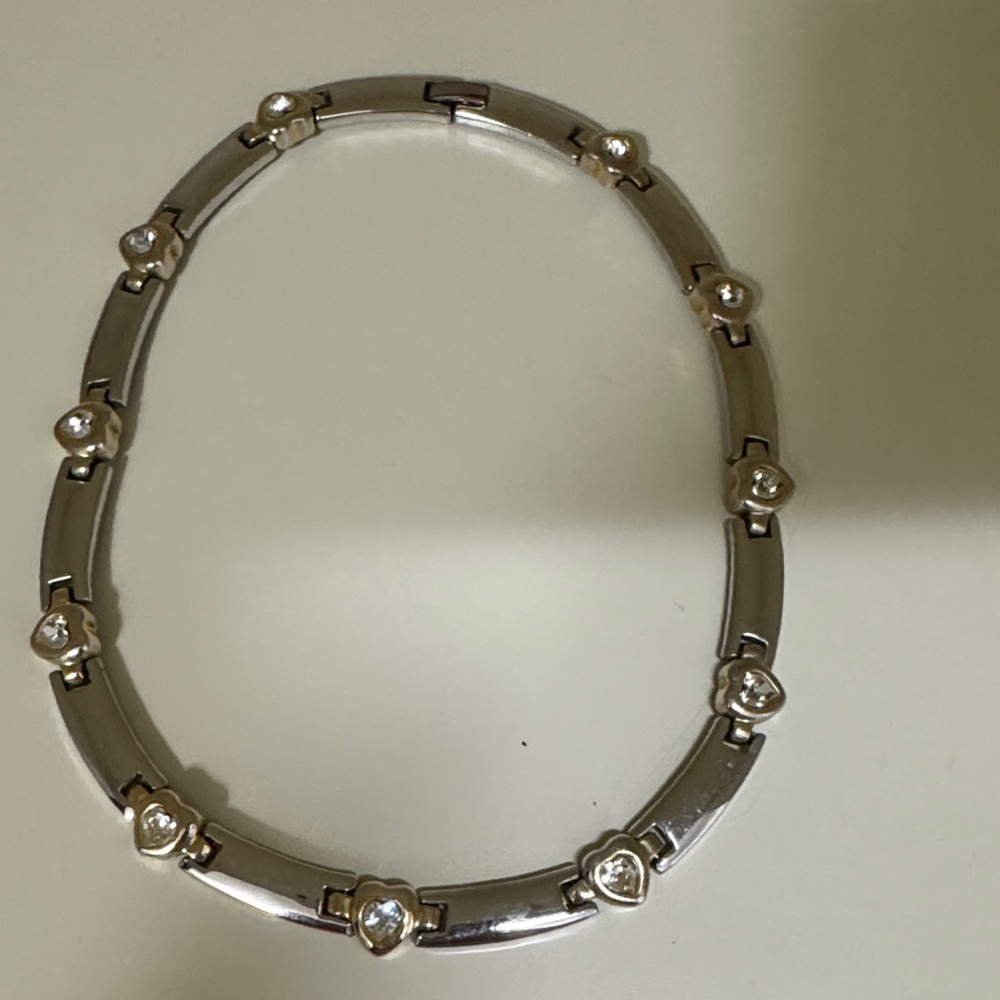 Chic Silver Heart Necklace